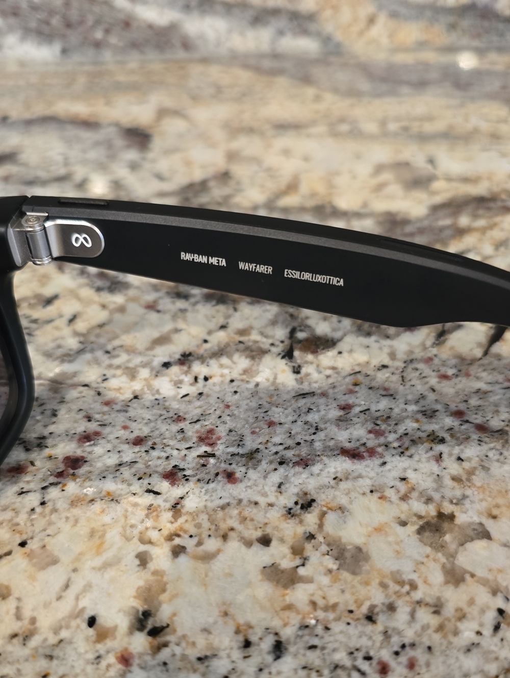 Ray-Ban Wayfarer Gen 1 Meta Glasses - Picture 5 of 11
